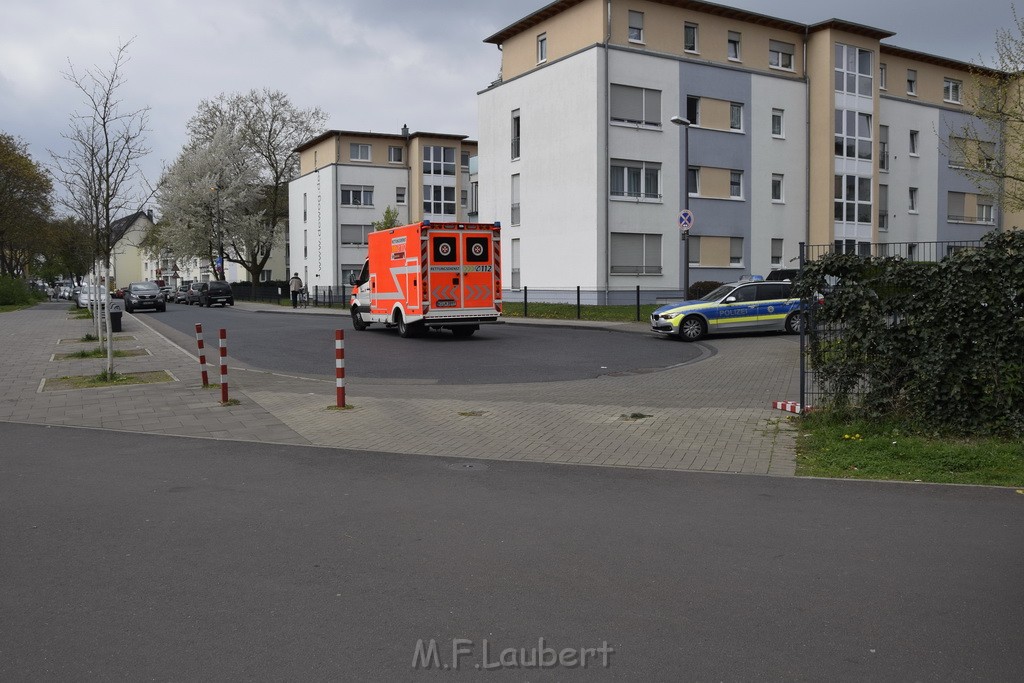 Einsatz BF Koeln in Koeln Buchheim Arnsbergerstr P44.JPG - Miklos Laubert